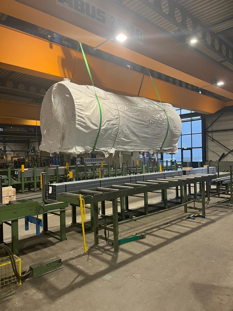 Vertical view of oversized cargo handling