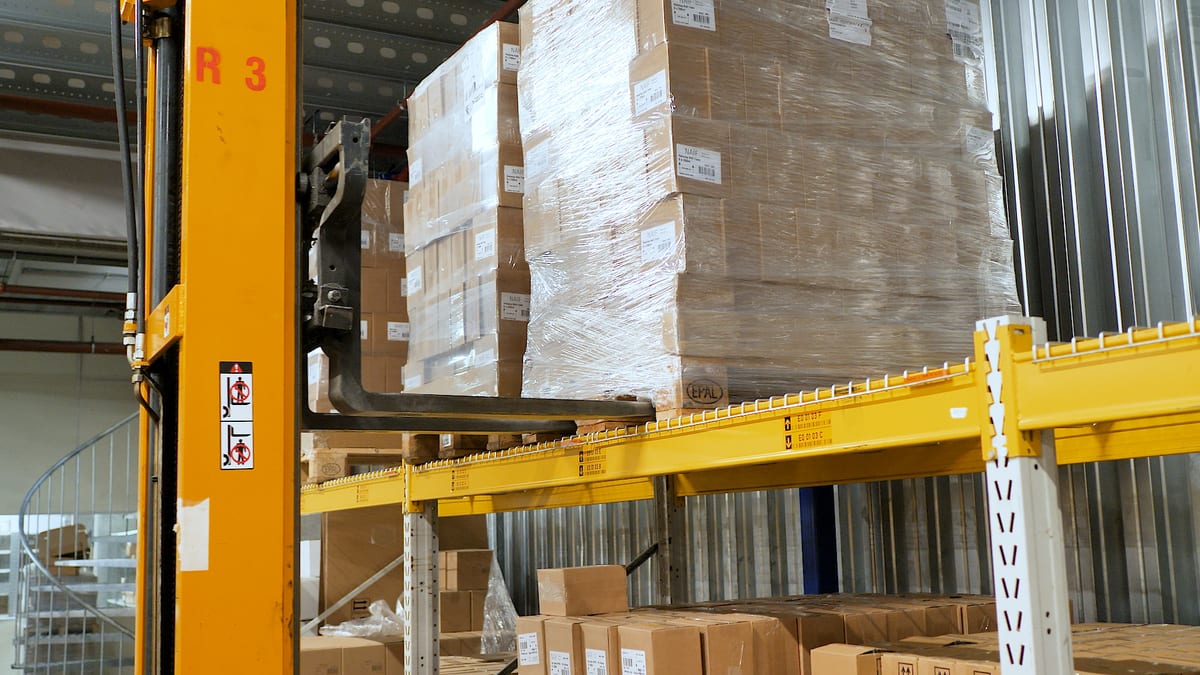 Warehouse handling area for value added logistics